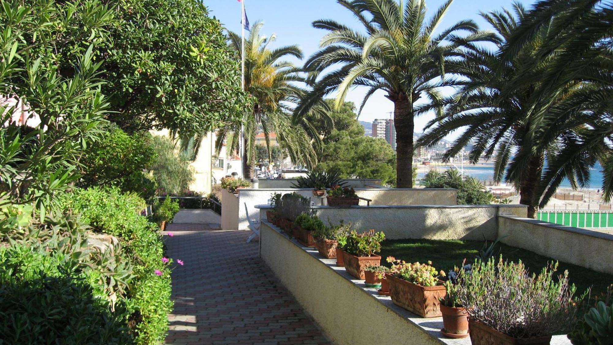 Villa Sacra Famiglia Casa Per Ferie Arma di Taggia Exterior foto