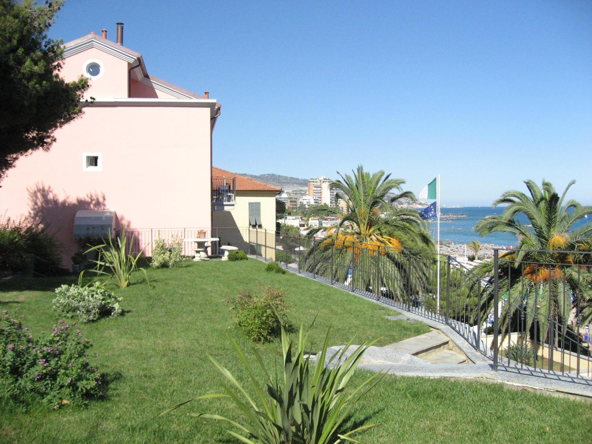 Villa Sacra Famiglia Casa Per Ferie Arma di Taggia Exterior foto